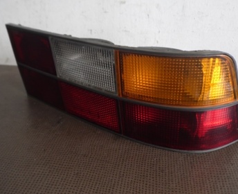 FEU ARRIERE DROIT 477945216 PORSCHE 944 & 924