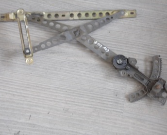 LEVE-VITRE AVANT DROIT 1237202246 MERCEDES W123