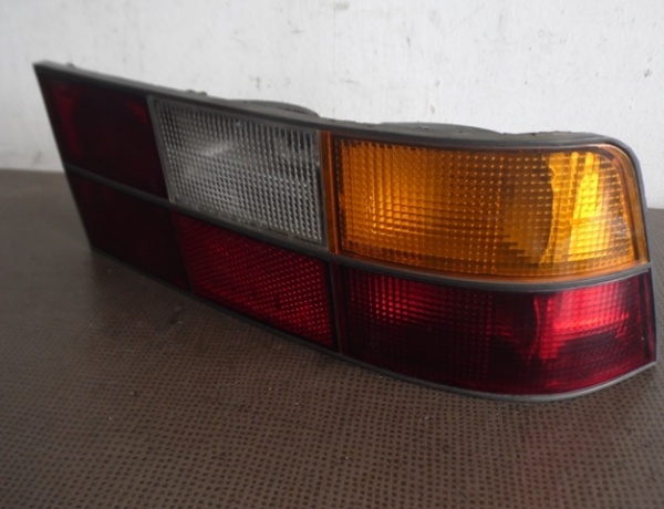 FEU ARRIERE DROIT 477945216 PORSCHE 944 & 924