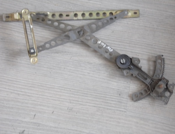 LEVE-VITRE AVANT DROIT 1237202246 MERCEDES W123